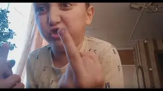 Этот дебик и мне угрожает, а также оскорбляет всех кто ему пишет