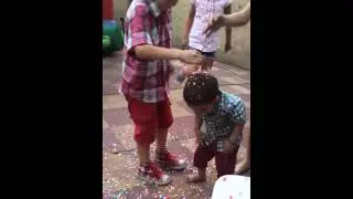 Piñata en el cumple 2 de Ciro