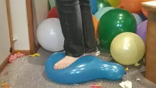 Crushing Balloons barefeet (Stomp to Pop Balloons)