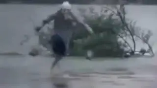 бабка под снюсом танцует на болоте
