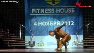 Интересное выступление бодибилдера
