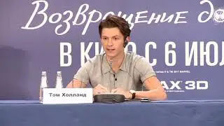 ТОМ ХОЛЛАНД РАССКАЗЫВАЕТ КАК ОН ВСТРЕЧАЛ ЭНДРЮ ГАРФИЛДА И ТОБИ МАГУАЙРА 