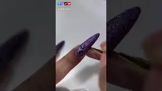Làm gì khi có hủ bột kim tuyến đẹp xuất sắc như thế này? #azura #nails #xo #nailart #aliciabeauty