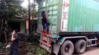 kontaener terpelosok