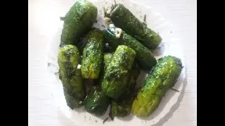 Малосольные огурчики. Через 1 час можно кушать.