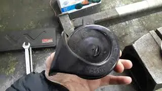 Replacing the horn on a Skoda Octavia A5