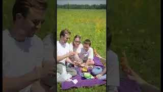 🌟 ЖК «8 Марта» — идеальный уголок для жизни! 🌳Посмотрите на эту счастливую семью!