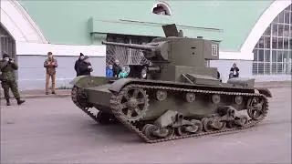 Танк Т-26 на ходу