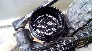 Смазка цепи велосипедной смазкой графитной