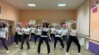 Зажигательная зумба "Не пускайте меня с нею танцевать"