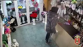 Грабеж в цветочном магазине. Больше в нашем Телеграм-канале!