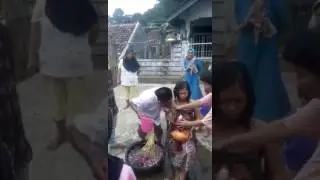 Prosesi siraman 7 bulanan.
