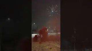 Встречаем Новый 2024 год с дымовой гранатой! с Новым годом, ура!