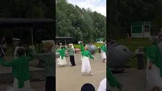 Бабульки бодро отплясывают