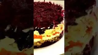 Салат -Королевский  с черносливом, свеклой, курицей, орехами 