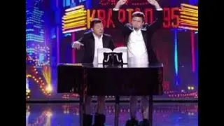 The anthem of Ukraine, Zelensky plays the piano.  Гимн Украины,Зеленский играет на пианино.(монтаж)