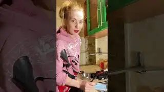 Сделала мужскую работу. Сняла шкафы и микроволновку. Кто молодец? Я молодец! Ремонт!