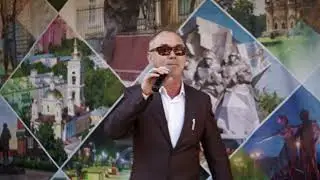Роман Касимов исполняет песню - Замечательный сосед.  Автор музыки и слов Борис Потемкин