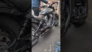 Custom slip on exhaust for the Indian Scout Bobber - Sound #indianscoutbobber #bobbermotorcycle