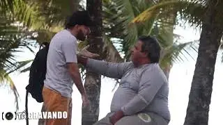 Mágica bem pertinho ! Pegadinha 1002