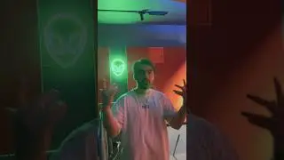 Я молодой и горячий она любит но плачет 