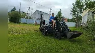 Самодельный минипогрузчик экскаватор. Маневры.