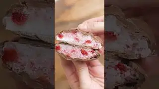 trying the viral STRAWBERRY clusters with sago pearls 