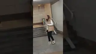 красивая девушка спела с красивым голосом