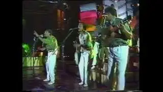 Sierra Maestra ft Jose Antonio "Maceo" Rodriguez - A Maria Le Gusta (La Piña Pelá)