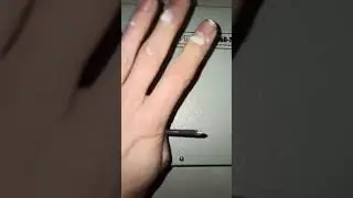 Что-то калитка не открывается!Как попасть в дом?Надо помочь.
