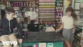 Foxes - Feet Don't Fail Me Now (Official Video)