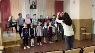 Муз. В.Кожухина сл. И. Мазнина «Простое слово» исполняет хор 1 класса ДШИ им. НН Алмазова