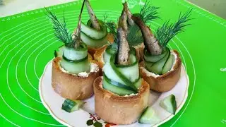 Креативно и просто , вкусные бутерброды со шпротами украсят любой стол! #бутербродысошпротами