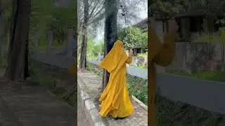 ketika ukthi cadar kuning maen ranting pohon