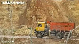 JCB loads overburden on Tatra 815. JCB и самосвалы Татра 815 в карьере