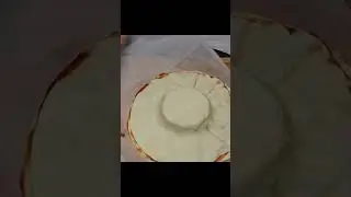 Когда гости на пороге всегда готовлю эту закуску из слоеного теста. Остановиться просто невозможно!