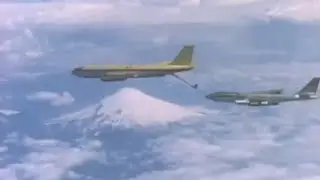 Boeing 367-80 Refuelling B-47 Stratojet | Boeing Classics