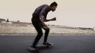 Afghan bay skateboarding in Kabul (ElHaM SaiDali)