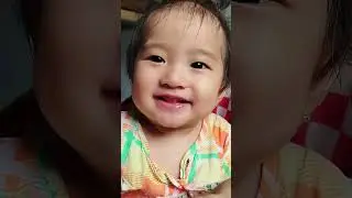 Hi nhìn bé đáng yêu quá