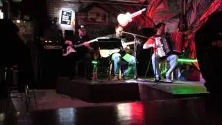 Два Центнера - Бродячие артисты (кавер на Весёлые ребята)