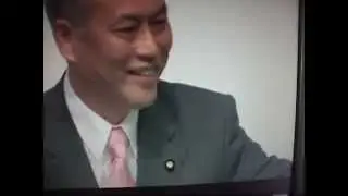 日本の国旗を撤去する舛添要一氏
