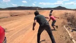 MENINO DESGRAÇADO ACABOU A TRASEIRA DO MEU CARRO