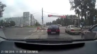 пятнаха на красный