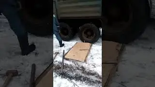 помогает завести камаз