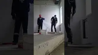 Процесс поклейки обоев