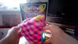Как сделать furby boom девочкой и мальчиком?