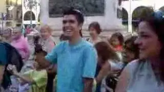 DOT bailando con ELS NANO`S i L`ÁLIGA
