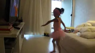 Nina dançando balé.... abril de 2011