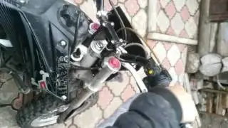 Мот троит