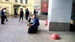 Мужик играет... НА САМОВАРЕ
